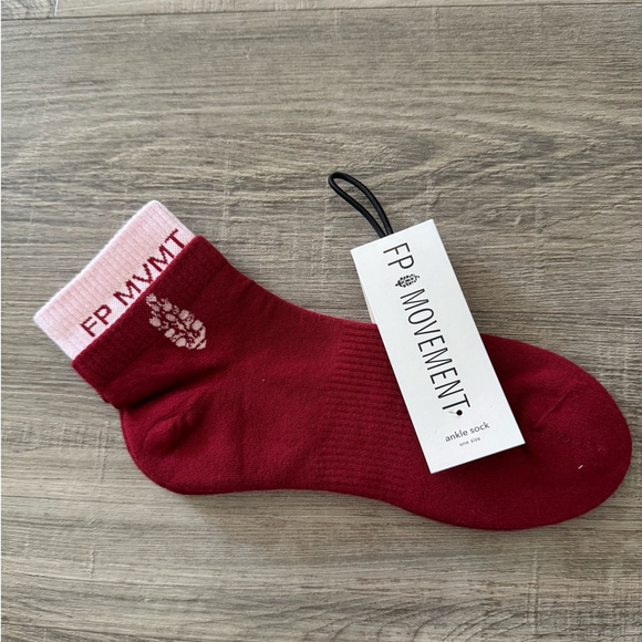 FP Movement Adult Quarter Crew Court Socks NWT Free People - Picture 3 of 3